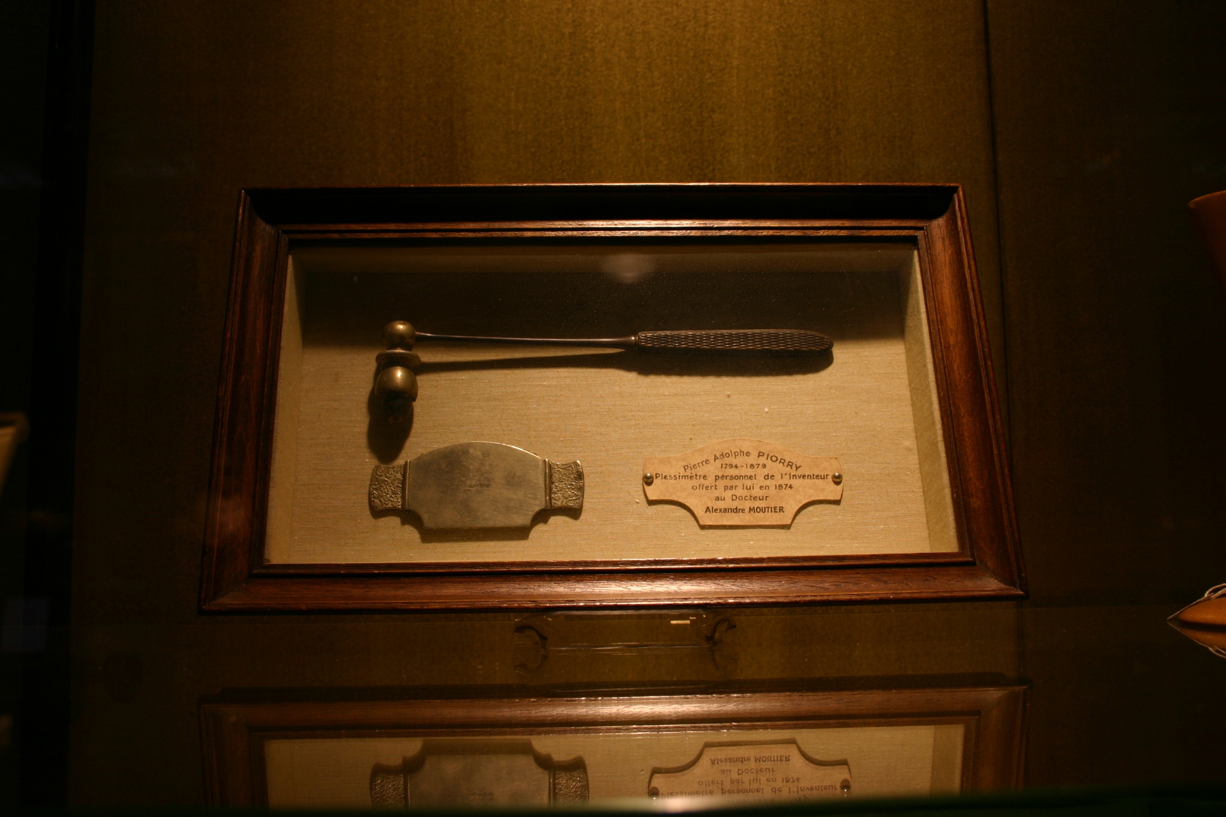 Pierre Adolphe Piorrys' personal pleximeter, Musée d'Histoire de la Médecine, Paris (2).JPG